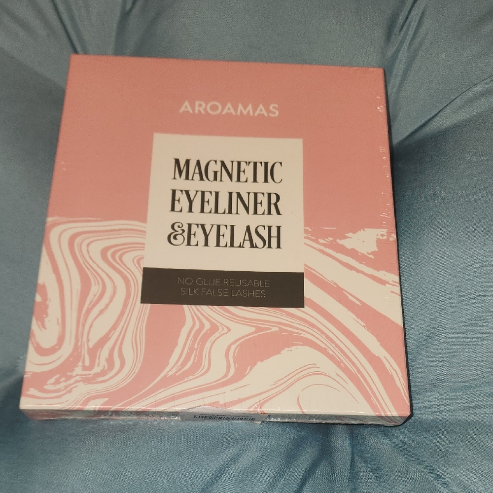 New! Sealed. Magnetic Eyeliner & Eyelash - Pink
